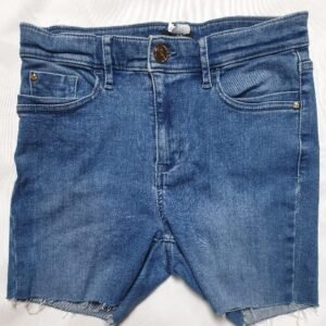 F & F UK8