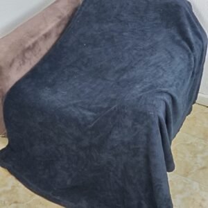 BLACK FLUFFY BLANKET